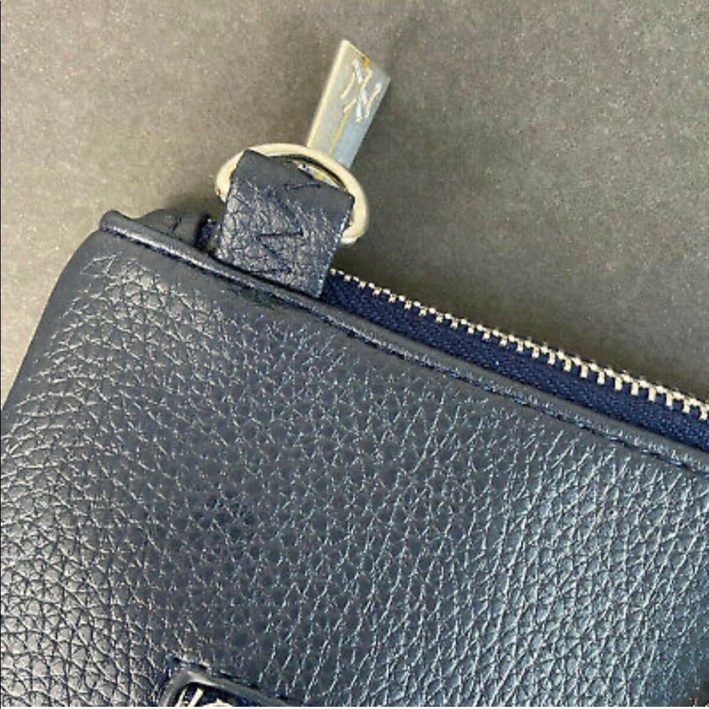 Navy Blue New York Yankees Women’s Purse; Pocket Book Bag Handbag 9”w x 7”H NWOT - Picture 5 of 9